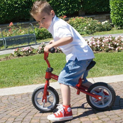 imagen 2 de bicicleta sin pedales roja first bike chicco
