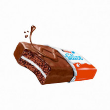 Kinder Délice abierto con relleno de crema de leche en primer plano