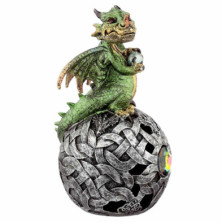 imagen 2 de figura dragón y bola de decoración celta verde