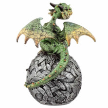 imagen 3 de figura dragón y bola de decoración celta verde