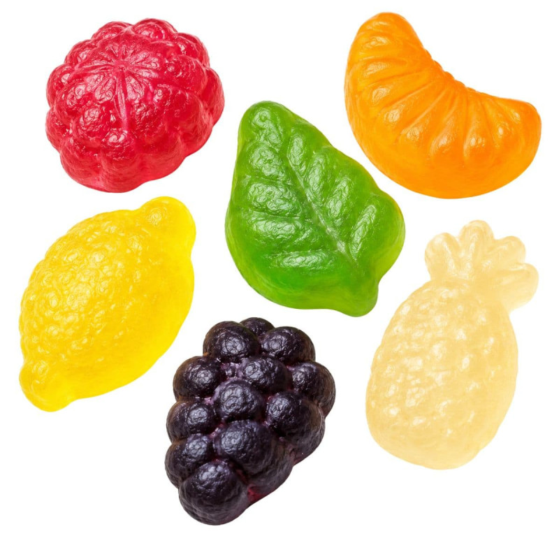 Gominolas Trolli Fruit Mix surtidas con formas de frutas y colores variados sobre fondo blanco