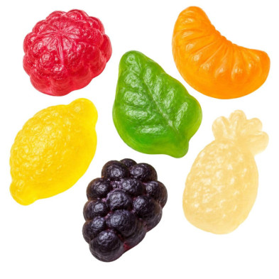 Gominolas Trolli Fruit Mix surtidas con formas de frutas y colores variados sobre fondo blanco